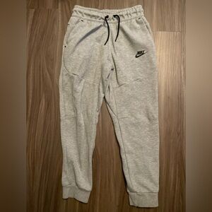 Nike Boys Standard fit Gray Jogger Pants size M